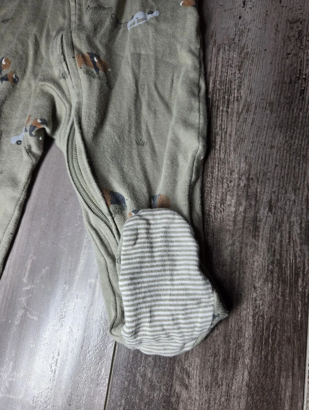 Carter's Baby Boy Soft Green Baby One-Piece Footed Sleeper Size 6m Buffalo